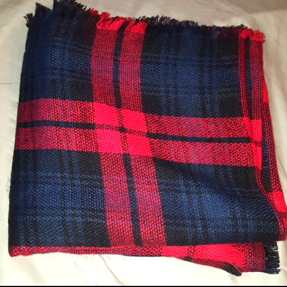 NWOT - LARGE PLAID SCARF/WRAP - 55" SIDES - SOFT